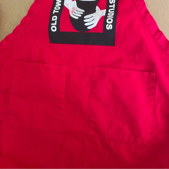Red Artisan Old Town Art Studios Apron with Pockets - Picture 5 of 9